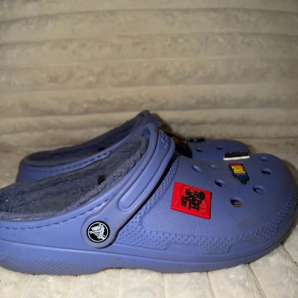 Crocs Fleece Lined Clogs Purple Hocus Pocus Charms Women’s Size 10 - Picture 3 of 4